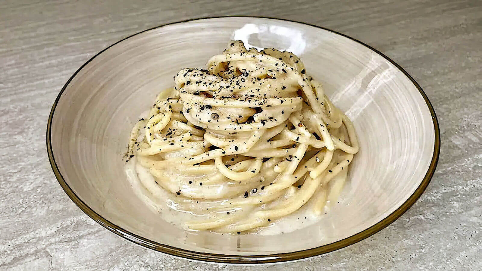 Traditional Roman cacio e pepe by Chef Vito Damiano at Villa InCanto