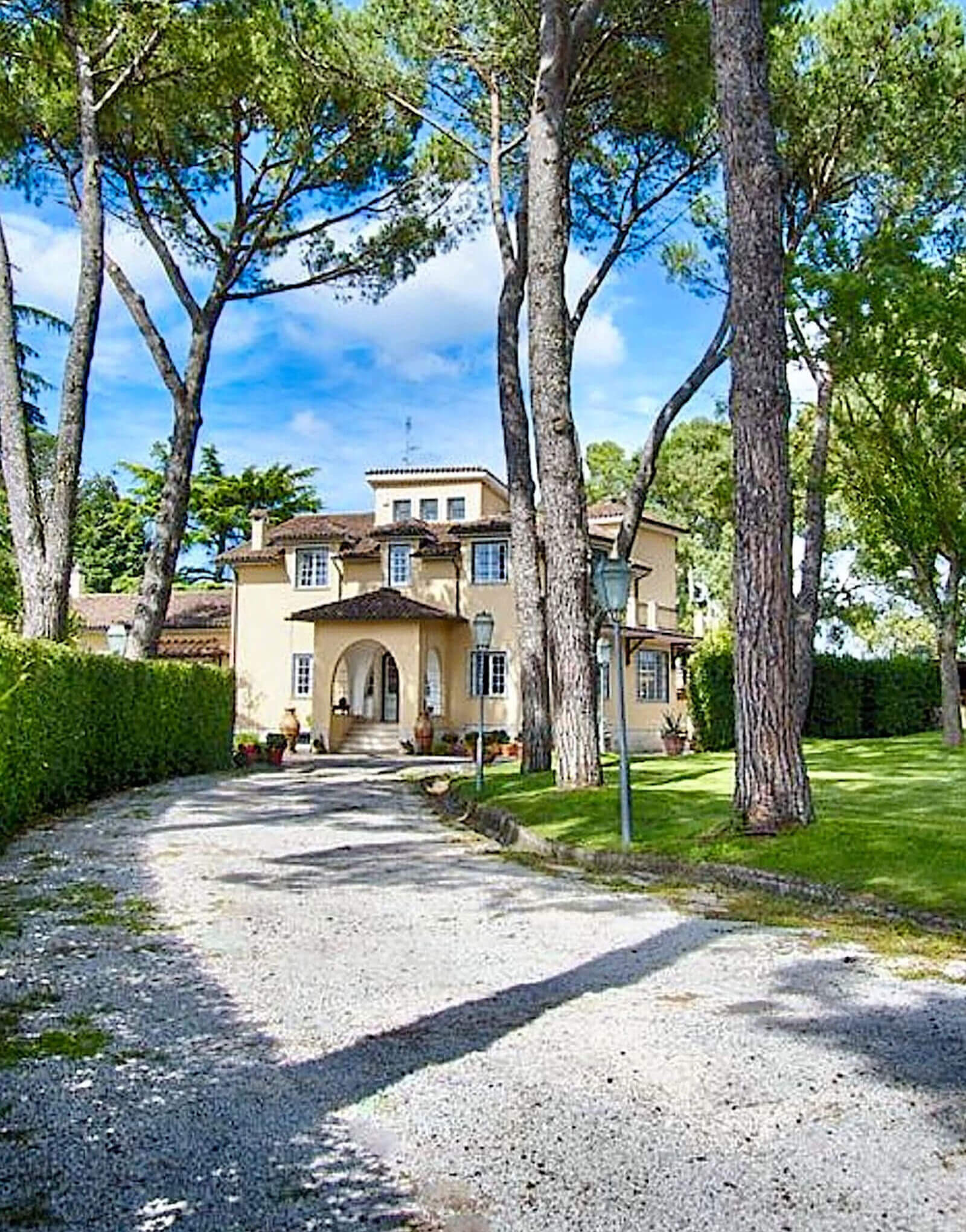 Historic private villa in Lazio for authentic Italian opera concerts and Roman dining